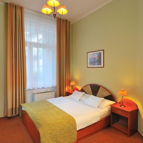     Baross City Hotel