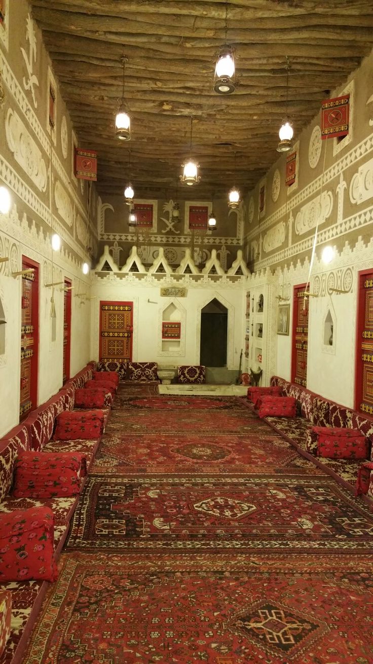  Omani Hospitality and Majlis Culture