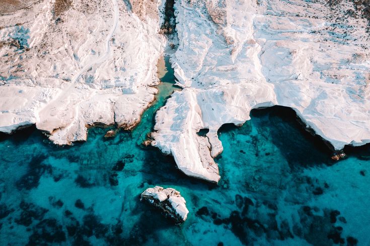 Sarakiniko Beach: Milos