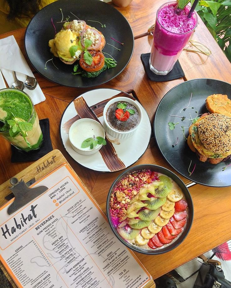 Ubud’s Organic & Vegan Cafés
Secret Food Spots in Bali