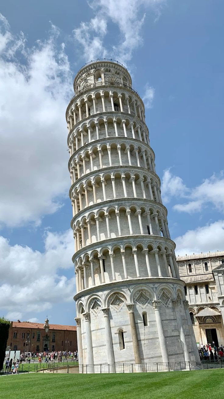 Italy travel tips offering practical advice, budget hacks, and local exploration tips.Italy