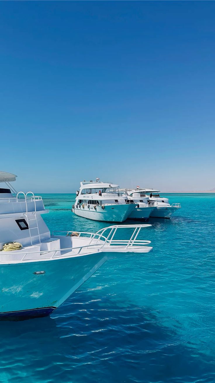 Sahl Hasheesh travel guide highlighting beach attractions, resorts, and must-know travel tips. Luxury Yacht Tours & Sunset Cruises